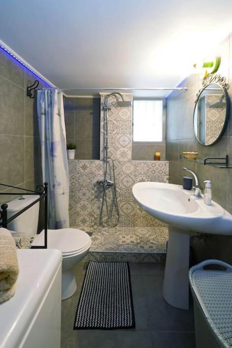 Cozy Athens Apartment / 2' From Metro Station Exterior photo